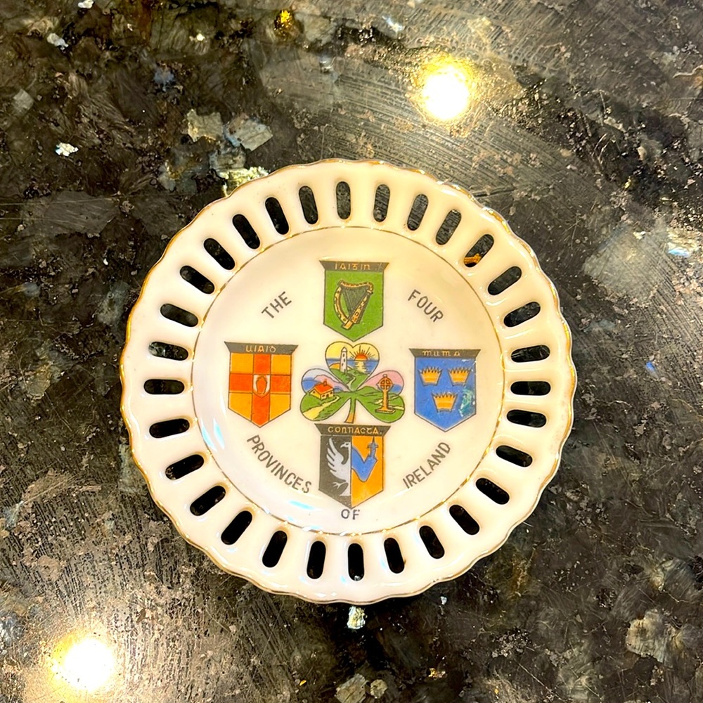 Beautiful trinket plate from Ireland. Features the 4 provinces: 4” diameter.